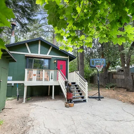 Villa Bear Cave - Cute And Cozy With A Hot Tub!